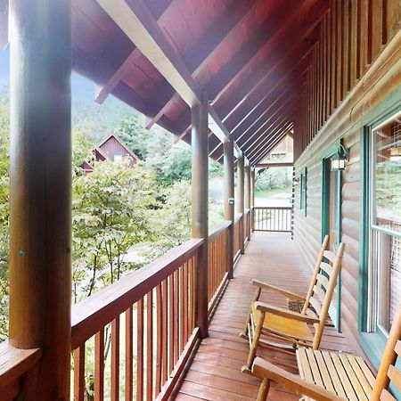Bear Climbing Getaway Villa Pigeon Forge Exterior photo